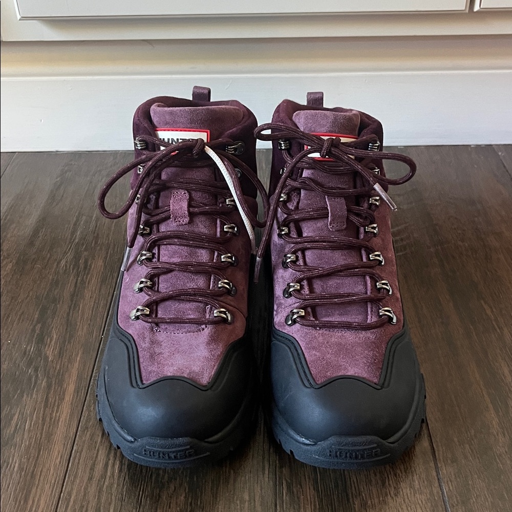 Hunter Women's Burgundy and Black Hiking-Style Winter Boot - Picture 9 of 12